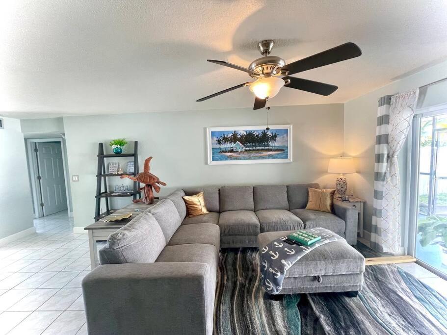 Sparkling 2Bed 1Bath Beach Home - Unit 214 ココアビーチ エクステリア 写真
