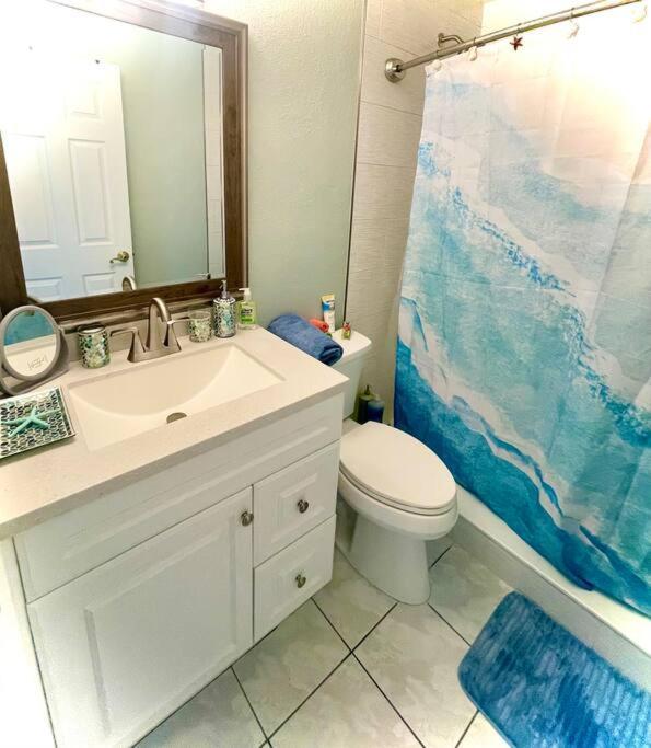 Sparkling 2Bed 1Bath Beach Home - Unit 214 ココアビーチ エクステリア 写真