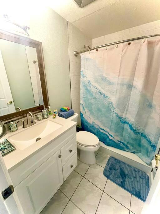 Sparkling 2Bed 1Bath Beach Home - Unit 214 ココアビーチ エクステリア 写真