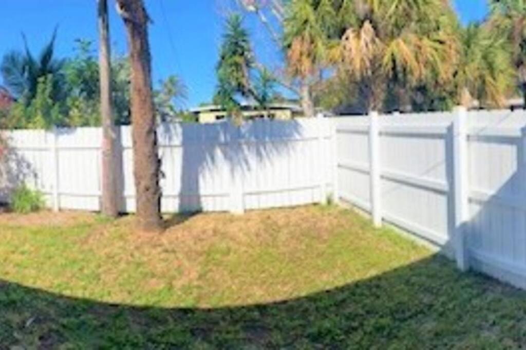 Sparkling 2Bed 1Bath Beach Home - Unit 214 ココアビーチ エクステリア 写真