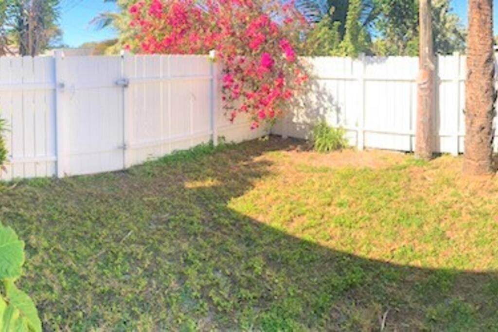 Sparkling 2Bed 1Bath Beach Home - Unit 214 ココアビーチ エクステリア 写真