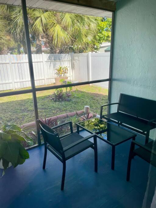 Sparkling 2Bed 1Bath Beach Home - Unit 214 ココアビーチ エクステリア 写真